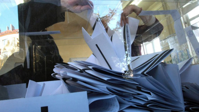 Машините за гласуване тръгват към общините Днес е последният ден